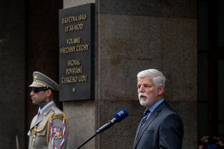 „Jsou s námi - buďme s nimi.“ Pavel na pietě vyzval k obraně nezávislých médií